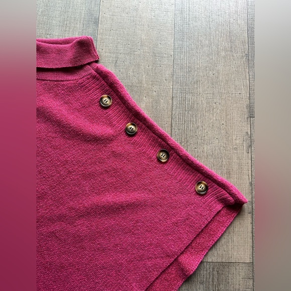 NWOT pink knit poncho with button detail - Picture 2 of 4